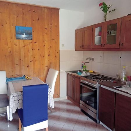 Apartments Nikola Pucisca Exterior photo