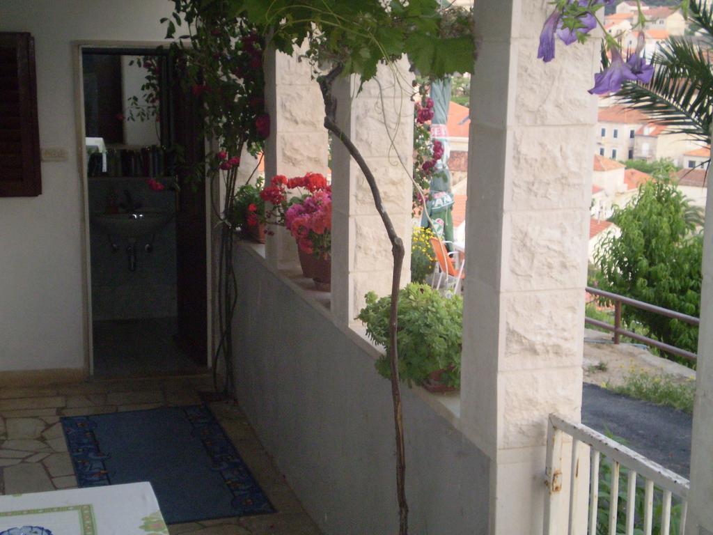 Apartments Nikola Pucisca Exterior photo