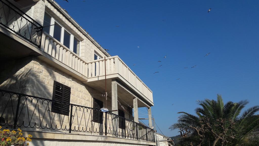 Apartments Nikola Pucisca Exterior photo